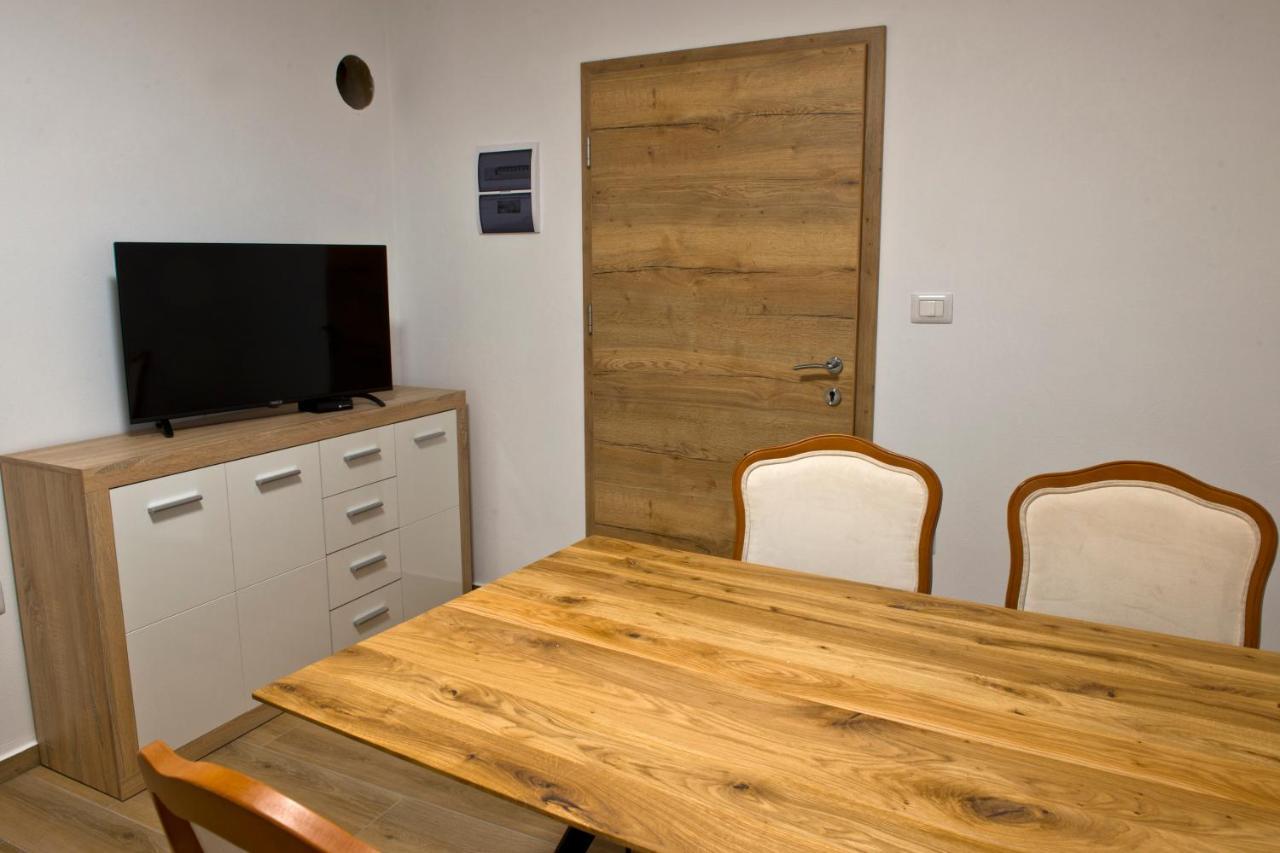 Apartmaji Tanto Malovse Crnice 外观 照片