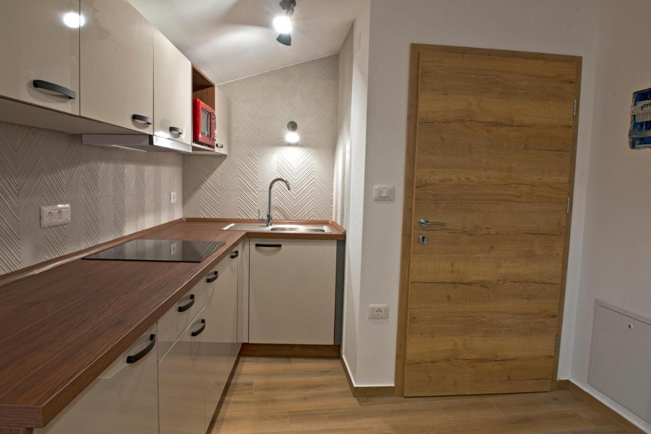 Apartmaji Tanto Malovse Crnice 外观 照片