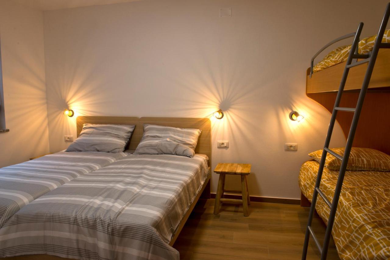 Apartmaji Tanto Malovse Crnice 外观 照片