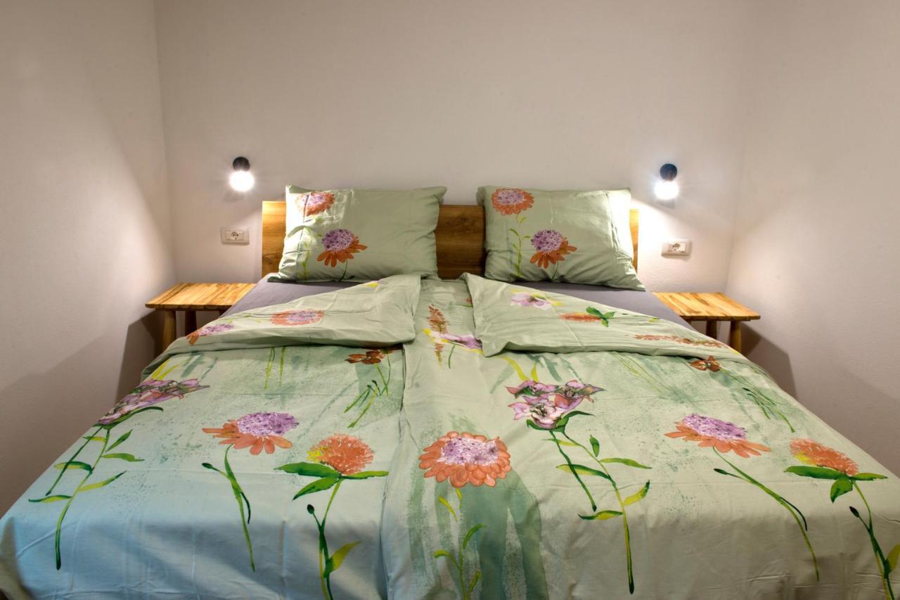 Apartmaji Tanto Malovse Crnice 外观 照片