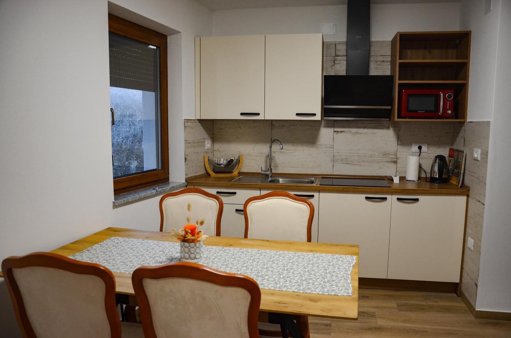 Apartmaji Tanto Malovse Crnice 外观 照片