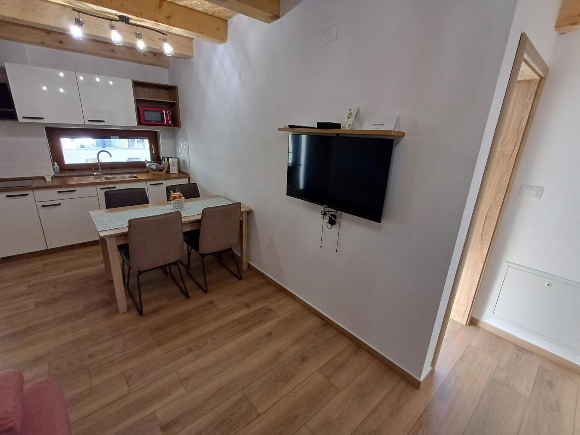 Apartmaji Tanto Malovse Crnice 外观 照片